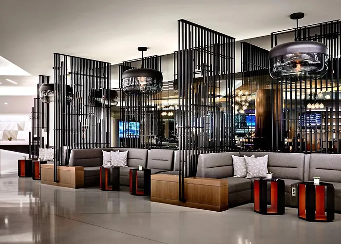 Hotel with Tennis: San Francisco Marriott Marquis Union Square